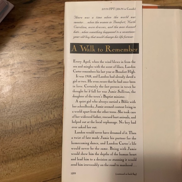 ❗️SOLD❗️A Walk To Remember Book - Picture 4 of 8